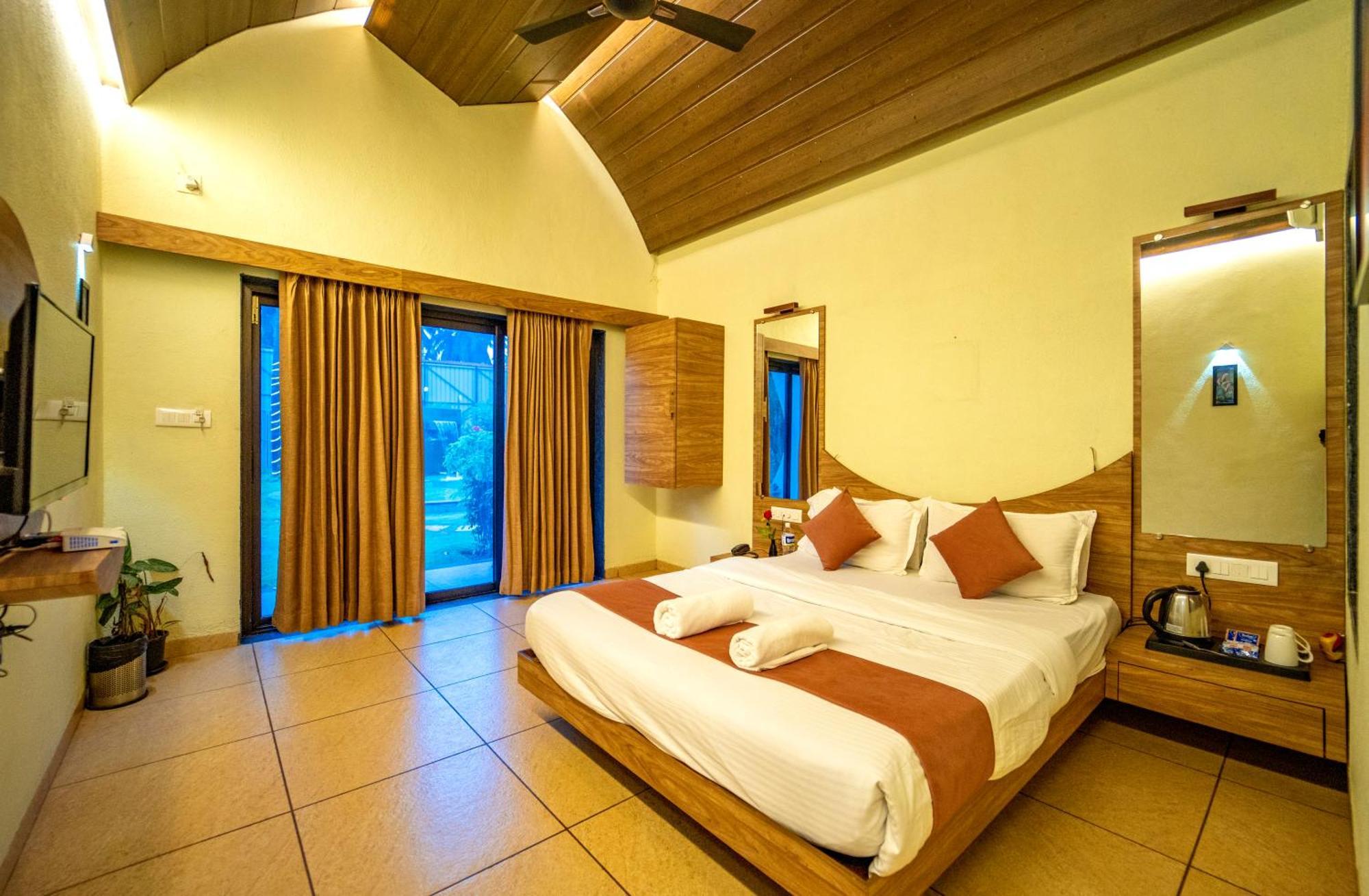 Eleven Petals Resort Nāgaon Exterior foto